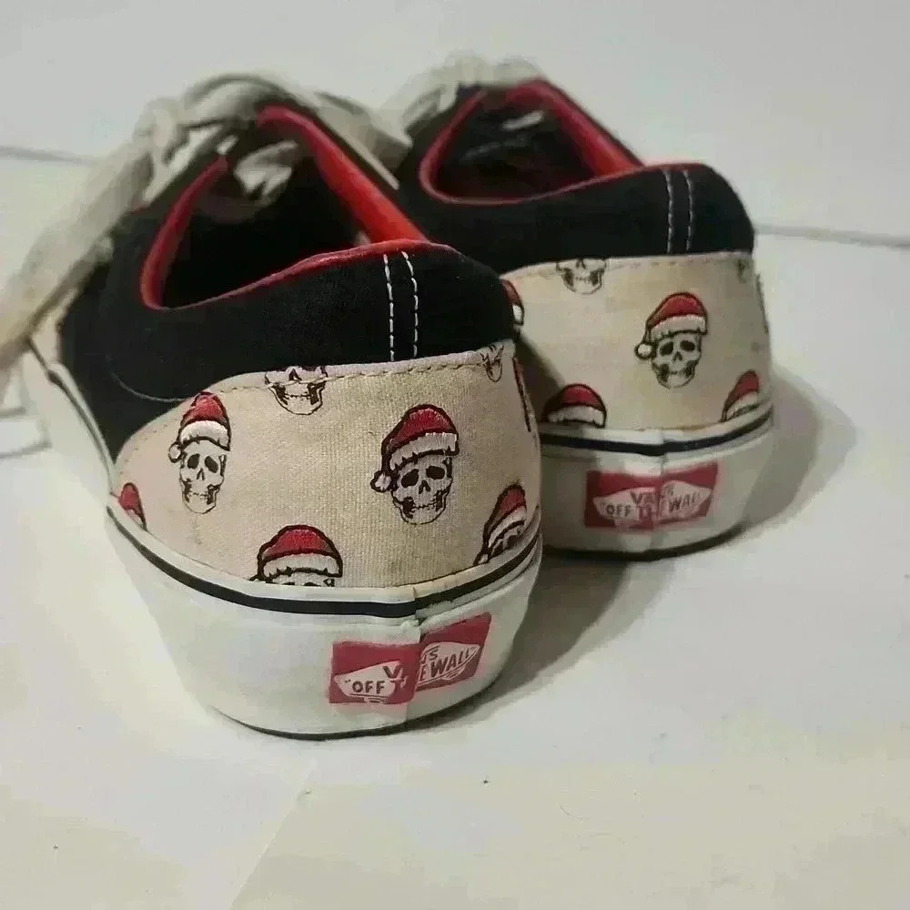 Vans rare classic era christmas Santa skull with embroidered Santa hat - Picture 4 of 6